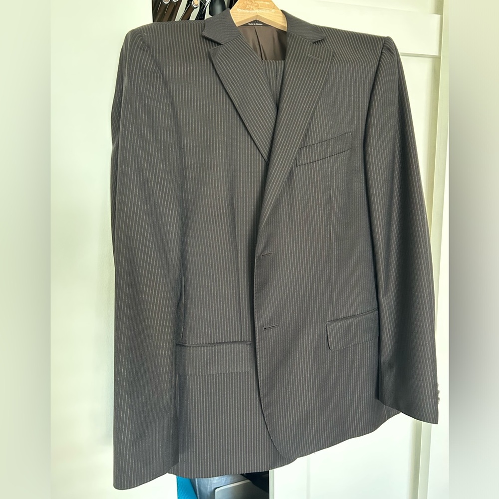 Z Zegna 40R black full suit with brown and gold pinstripes, city slim cut